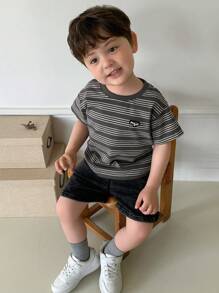 Hapijoa 幼儿男童休闲圆领条纹皮革标签装饰短袖T恤 - 灰色 - 查看 4