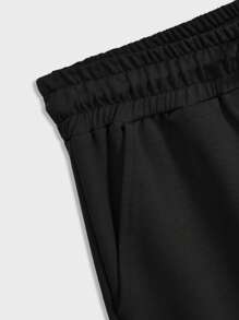 RueChic Set de 2 piezas de camiseta casual de manga corta con cuello redondo y estampado de letras, y shorts con cordón en la cintura para hombres