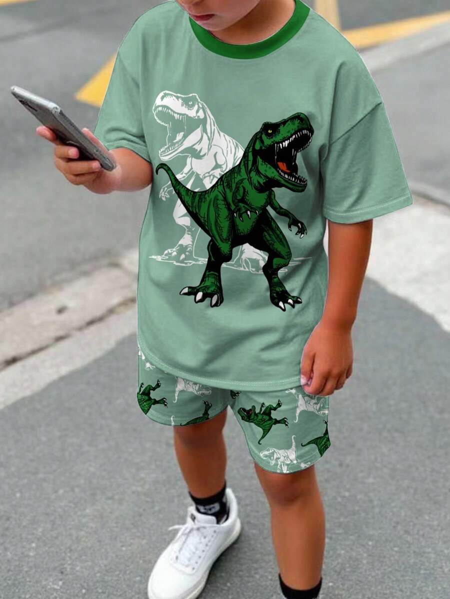 SHEIN Set de 2 piezas para niño preadolescente con camiseta de manga corta, cuello redondo y pantalón corto con estampado gráfico de Tiranosaurio Rex clásico y sencillo, para el verano - Multicolor - Ver 1