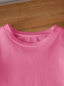 Camiseta casual de cuello redondo de manga corta color rosa con estampado "Soy la hermana loca" para niña joven