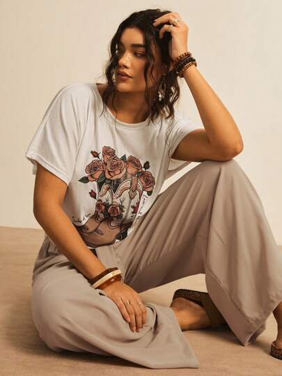 SHEIN VCAY 2 件大码服装 - 玫瑰图案 T 恤和裤子度假两件套夏季沙滩装女士度假服装图案 T 恤女士春季服装春季西部可爱上衣波西米亚风狂欢服装节日狂欢工作裤乡村服装女士乡村教师老钱热带度假女装优雅休闲假日服装