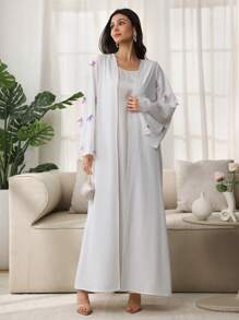 Al Najma 女士白色优雅长袖阿拉伯长袍，带蝴蝶贴花 - 白色 - 查看 4