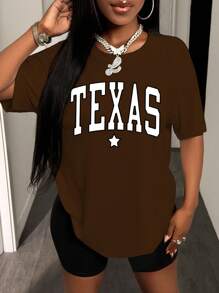 VaVaBold Áo thun hở vai rộng rãi in chữ họa tiết cho nữ - màu nâu - Xem 1