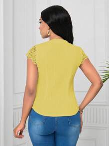 SHEIN Unity 女士优雅蕾丝波浪拼接短袖衬衫 - 黃色 - 查看 2