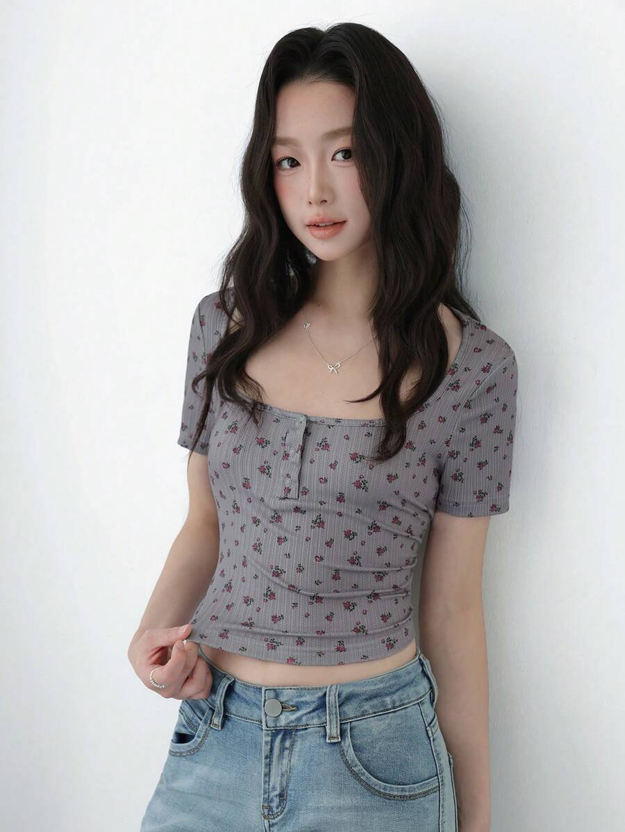 K-Vae Women's Summer Gray Floral Casual T-Shirt, Floral Print T-Shirt, Round Neck Tight Elastic Short Sleeve Cropped T-Shirt - Grey - View 1