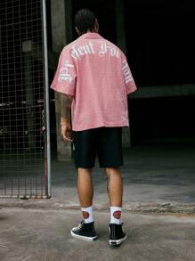 Manfinity Streetrush Set de 2 piezas de ropa estilo urbano para hombres jóvenes: camisa de manga corta y shorts, con gráficos de lema "Ángel y regalo", de tela escocesa clásica con vibra retro, personalizable, vintage, moda, adecuado para cultura urbana, calle, combinación de moda, uso casual diario, recreación al aire libre, regalo de vacaciones, unisex