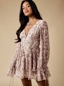 MISSGUIDED Vestido mini con inspiración vintage tipo corsé con estampado de tela de algodón, mangas abultadas, volantes en el bajo, detalle de cordones, para fiesta de primavera y verano