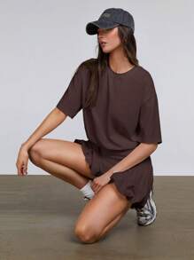 Athîral 女式纯色圆领落肩荷叶边下摆迷你连衣裙，夏季 - 棕色 - 查看 3