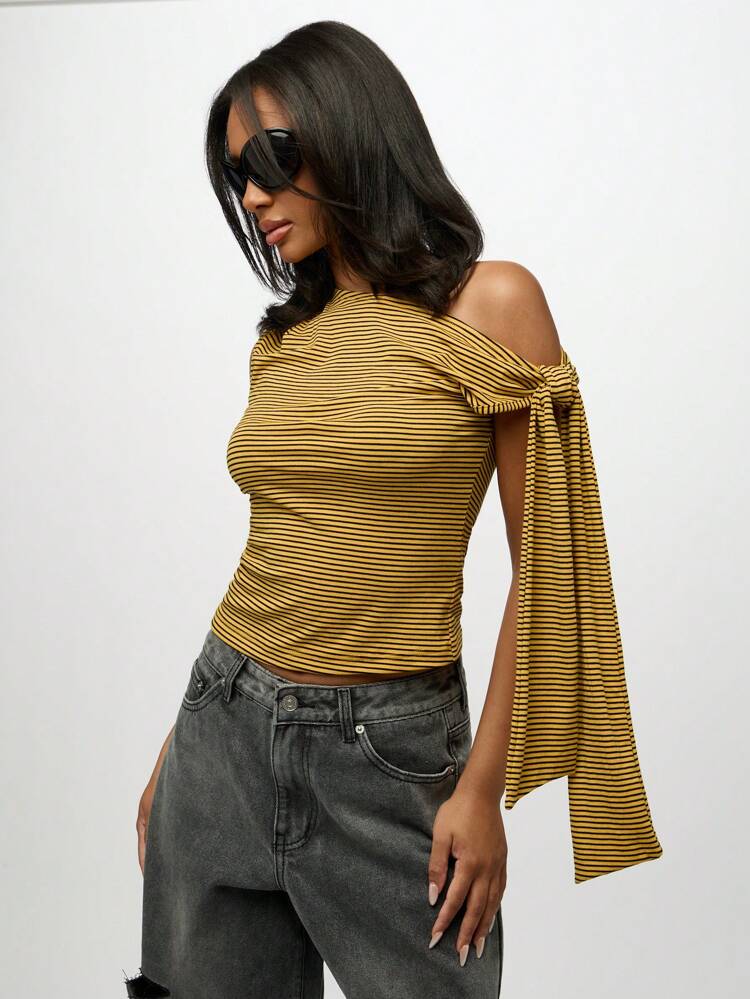 SUMWON WOMEN Striped One Shoulder Statement Asymmetric Ruffle Top
