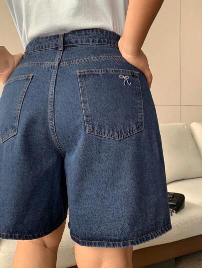 Dazy Plus Plus Size Navy Blue Washed Denim Wide Leg 5-Point Shorts With Butterfly Embroidery And Back Pocket, Spring/Summer Denim Shorts