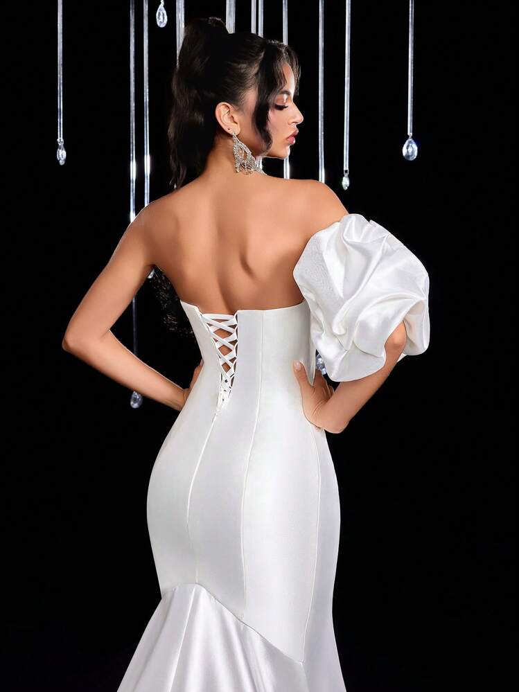 Glamrae Váy đuôi cá dài tay xẻ tà màu trắng thanh lịch tối giản, họa tiết hoa 3D thủ công, thích hợp cho lễ cưới - trắng - Xem 7