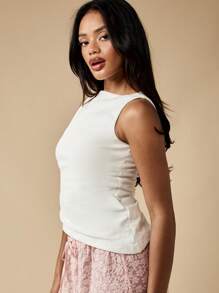 MISSGUIDED Top de yoga sans manches ajusté et essentiel pour l'été, avec un côté plissé asymétrique.