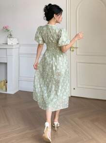 DAZY Vestido midi con estampado floral, cuello en V, mangas cortas abullonadas, botones de perla y textura para vacaciones para mujer