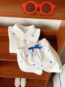 SHEIN Conjunto de 2 peças para bebê menino, camisa polo casual fofa com estampa de coroa e shorts com cós elástico, ideal para festas de aniversário, festas noturnas, apresentações, casamentos, chás de bebê, batizados e comemoração de 1º aniversário - Multicolorido - Ver 5