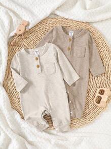 SHEIN 两件套新生儿男女通用长袖连体衣和纯色短裤套装，柔软舒适，是送礼佳品，也是宝宝必备单品，适合所有季节，可户外活动穿着。中性婴儿服装，男女通用新生儿婴儿套装，纯棉婴儿服装，新生儿中性套装，适合秋冬季穿着。 - 彩色 - 查看 4