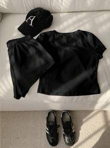 Elamini 2件套V领刺绣马匹T恤和抽绳短裤套装