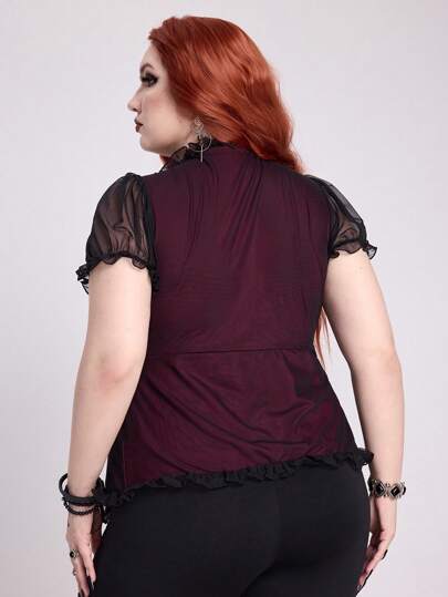 Goth Camisa de talla grande en color negro y rojo con contrastes, mangas abullonadas de malla, lazo y escote bajo