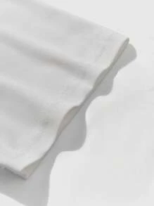 Manfinity Homme 1 pieza Camisa polo de manga corta con patrón geométrico para hombre. El diseño geométrico llamativo presenta franjas diagonales alternadas en colores marrón, azul marino y crema a través del área del pecho, creando un aspecto visualmente atractivo y sofisticado. El cuello es de color marrón. Esta camisa polo casual-a-empresarial popular e madura es perfecta para el uso diario y una excelente opción de regalo para novios, esposos y parejas.