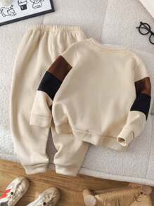SHEIN 2pcs Kids Boys Casual Collegiate Comfortable Knit Sleeve Patchwork Crew Neck Sweatshirt And Pants Set, Suitable For Commuting, School, Daily Casual, Collegiate, Suitable For Birthday Party, Evening Party, Wedding, Baptism, School Opening Ceremony, Daily Wear, Travel, Sports, Autumn/Winter, Fleece, Thickened - Khaki - View 2