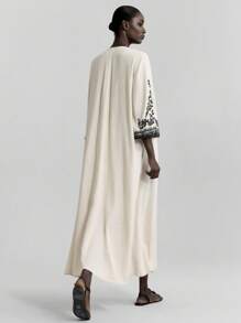 Ontre Nuevo vestido largo de verano para mujer 2026SS, unicolor, de moda, adecuado para el verano. Vestido largo suelto y cómodo de color avena con patrón bordado negro, estilo bohemio, manga acampanada, cuello en V, adecuado para fiestas, vacaciones, resort de isla, festivales de música, temporada de verano - Blanco - Ver 4