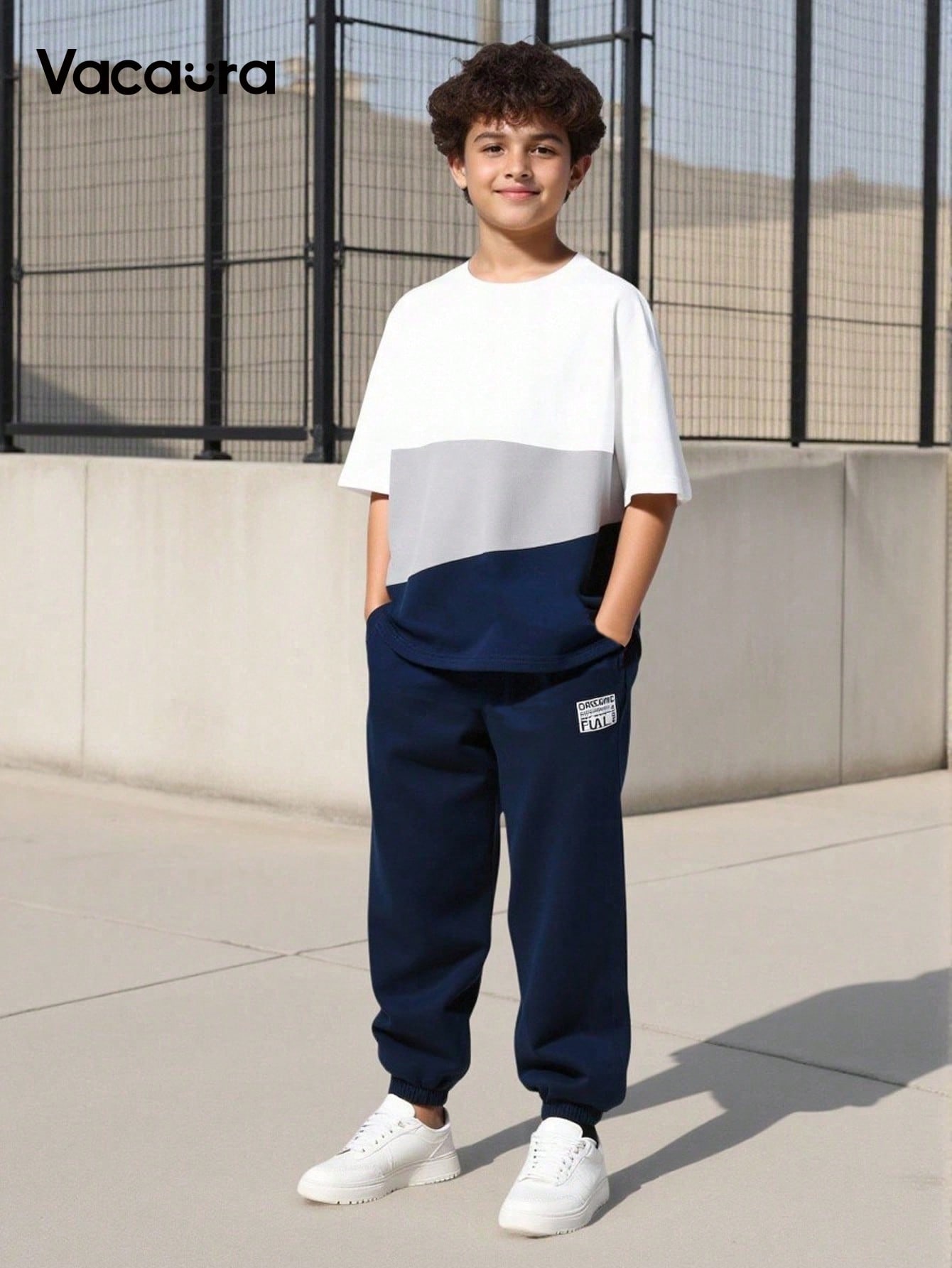 بدلة بنطال بسوري وقميص كاجوال برقبة طاقم بجيوب و ش...