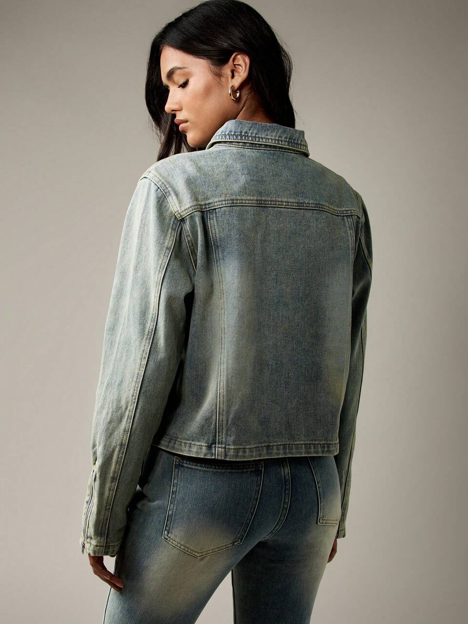 MISSGUIDED Chaqueta tipo trucker de denim con estilo vintage, diseño retro con cremallera delantera, efecto desgastado, casual de uso diario para otoño y primavera, diseño occidental de moda