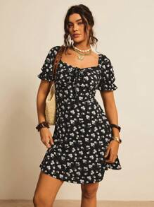 SHEIN VCAY Robe d'été bohème avec imprimé floral Ditsy, buste froncé, nœud devant et manches bouffantes