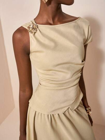 Zivah 2025新款夏初秋休闲优雅日常约会通勤生日派对沙滩度假斜肩落肩金属纽扣装饰不对称下摆上衣+A字伞裙长裙短裙浅黄色女士两件套