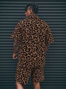 Manfinity Homme Men's Leopard Print Single Breasted Short Sleeve Shirt And Shorts Casual 2-Piece Set - Multicolor - View 3