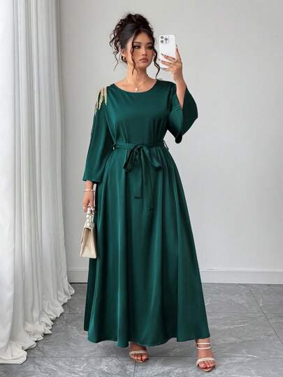Elenzga Plus Size Women's Green Romantic Elegant Long Sleeve Round Neck Belted Extra Long Dress, Golden Pheasant Tail Lace Embroidery Satin Evening Gown, Business Banquet Outfit