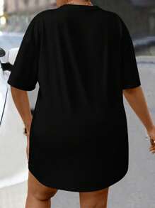 SHEIN CURVE+ 大尺碼女士寬鬆嘴唇印花圓領垂墜肩休閒T恤，夏季 - 黑色 - 查看 2