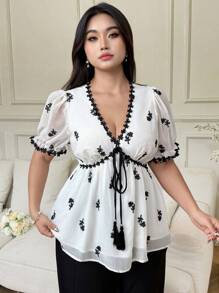 SHEIN Clasi Plus Size Women's Black & White Contrast Collared Blouse, Elegant Embroidered Fabric Slim Fit Blouse For Summer