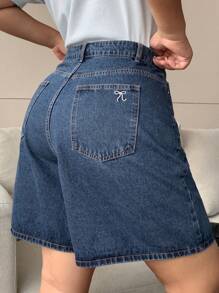 Dazy Plus Plus Size Navy Blue Washed Denim Wide Leg 5-Point Shorts With Butterfly Embroidery And Back Pocket, Spring/Summer Denim Shorts