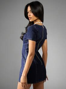 MISSGUIDED 迷你牛仔连衣裙贝壳和金色纽扣设计后拉链夏季时尚修身廓形派对俱乐部连衣裙 - 深色水洗藍 - 查看 2