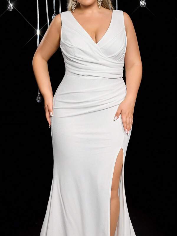 Glamrae Plus Size Elegant Luxurious White Deep V Neck Elastic Ruched Fishtail Maxi Dress With Train, Suitable For Weddings, Parties, Events
