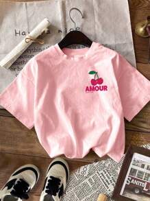 SHEIN Unity Camiseta casual de manga corta con cuello redondo y estampado de letras y cerezas para mujeres de talla grande