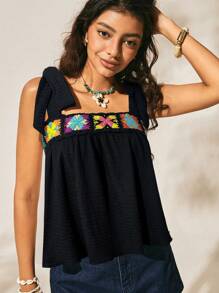 Easelle 2025 Neuankömmling Sommer Damen Boho-Stil Urlaub, handgefertigtes gehäkeltes Blumen-Dekor mit farbblockdetail und Fransen, Damen Crop Top mit Bändern in Normallänge - Schwarz - Übersicht 3
