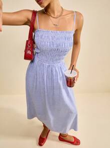 Muvela 2025秋冬新款女士条纹荷叶边休闲无袖中长连衣裙，设计风格涵盖休闲、学术、Y2K、乡村音乐节、复古、街头风、办公、约会、派对、外出、机场、返校等各种场合。 - 彩色 - 查看 6