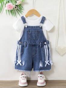 Celana Pendek Overall Denim Kasual Nyaman untuk Anak Perempuan, Modis untuk Perjalanan Jalanan, dengan Hiasan Pita Rajut Lucu dan Desain Ujung Robek. - Medium Wash - View 2
