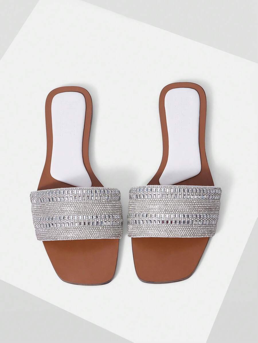 MOTF PREMIUM Flache Sandalen mit quadratischer Zehenkappe und Strass-Detail