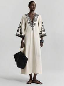 Ontre Nuevo vestido largo de verano para mujer 2026SS, unicolor, de moda, adecuado para el verano. Vestido largo suelto y cómodo de color avena con patrón bordado negro, estilo bohemio, manga acampanada, cuello en V, adecuado para fiestas, vacaciones, resort de isla, festivales de música, temporada de verano - Blanco - Ver 3