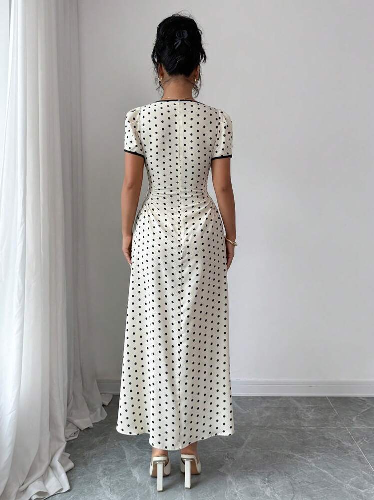 Rafferiza فستان طويل ذو رقبة مربعة وأكمام قصيرة بطبعات مربعات ومرقع الخصر والتجعيد بالكامل , بطبعات كبيرة على خلفية أسود وبرتقالي, بطابع فرنسي كاجوال وأنيق مناسب للأكاديمية والمنتجعات والعطلات والتجمعات العائلية وحفلات التخرج وحفلات الموسيقى - أبيض وأسود - مشاهدة 2