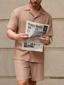 Manfinity Homme Set di camicia a maniche corte con colletto cubano e pantaloncini, in tessuto jacquard a trama a nido d'ape di alta qualità, colore cachi. Set di camicia a maniche corte e pantaloncini tinta unita, adatto per viaggi, vacanze e uscite, regalo per mariti e fidanzati, completo estivo da uomo a 2 pezzi. - Castano - Visualizzare 4