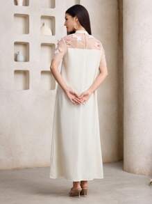 Al Najma 女式 3D 花朵装饰网眼拼布短袖阿拉伯风格连衣裙 - 杏色 - 查看 6