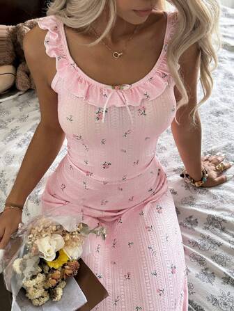 CottageSlumber Damen Nachtkleid mit Blumen Jacquard-Strick, Rüschen-Saum und Schleifen-Dekor, üppige Blumenpracht, gemütlich und elegant