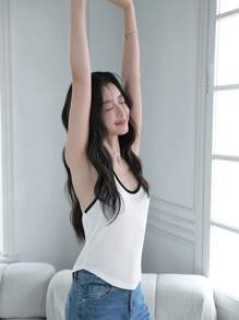 K-Vae 女式白色露背针织上衣，黑色撞色边缘夏季毕业度假上衣，休闲紧身弹力 - 黑與白 - 查看 1