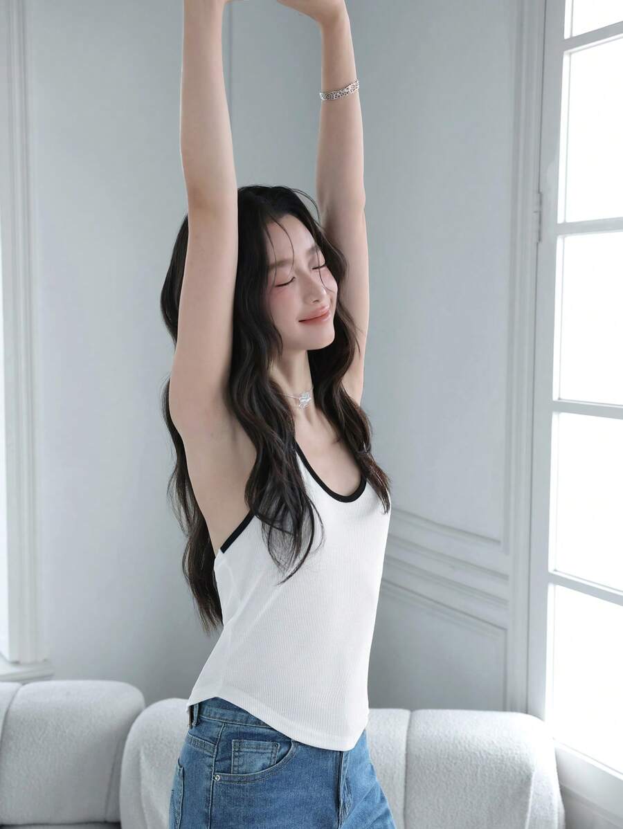 K-Vae 女式白色露背针织上衣，黑色撞色边缘夏季毕业度假上衣，休闲紧身弹力 - 黑與白 - 查看 1