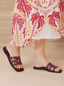 MOTF PREMIUM SQUARE TOE RIVET FLAT SANDALS - Burgundy - View 3