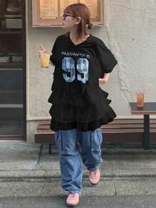 FRIFUL Camiseta feminina pequena com decote em V, várias camadas de malha, babados, bainha, letras e números, estampa colorblock, casual, para rua, linda blusa de verão para festivais, camiseta grande, camisetas femininas com estampas, camisa feminina com números, 99 camisetas femininas - Preto - Ver 2