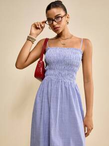 Muvela 2025秋冬新款女士条纹荷叶边休闲无袖中长连衣裙，设计风格涵盖休闲、学术、Y2K、乡村音乐节、复古、街头风、办公、约会、派对、外出、机场、返校等各种场合。 - 彩色 - 查看 5